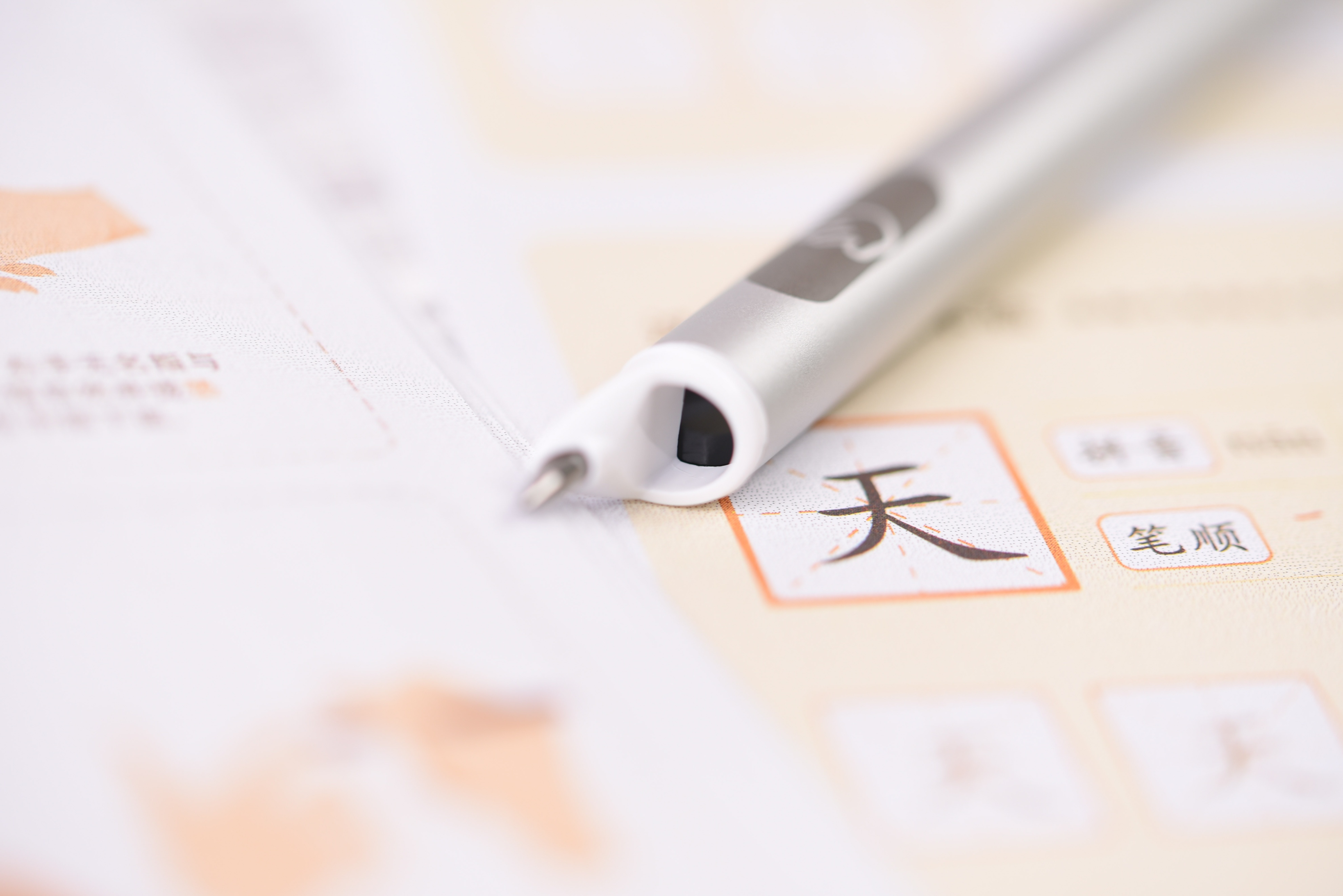 千笔楼丨给AI参与内容生产“立规矩”